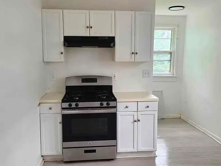 1035 Morris St #2R — Photo 9