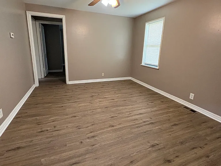 557 Prospect St — Photo 8