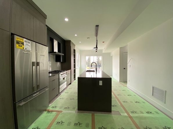 3 bedroom rental in Surrey — photo 2