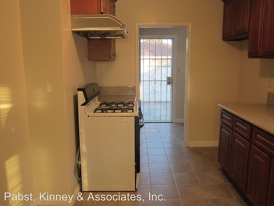 2nd image of 4822 Lomina Ave