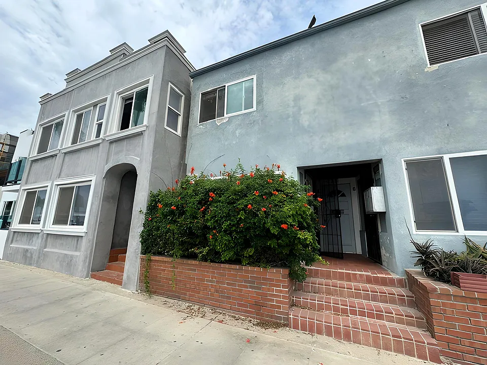 2211 Ocean Front Walk #A