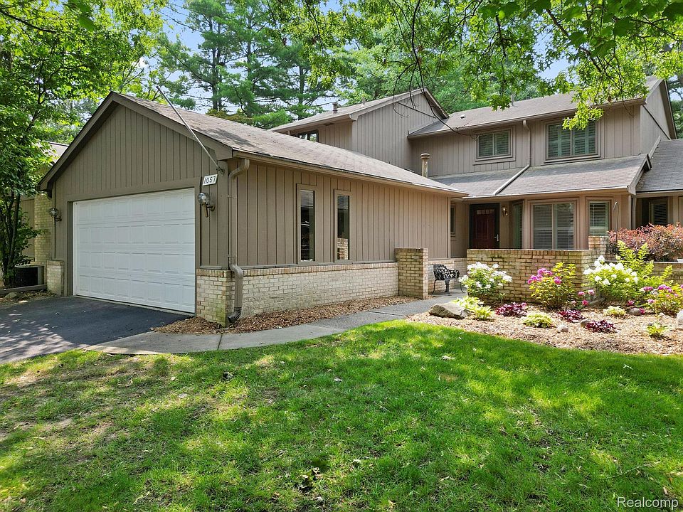 1st image of 1057 Oak Pointe Dr #1
