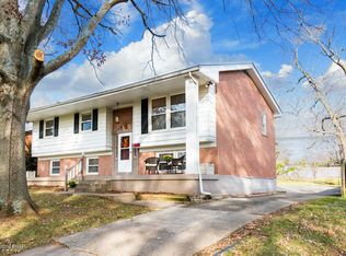 411 Westwood Dr, Woodland Hills, KY 40243