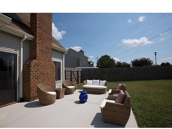4th image of 2021 Arlington Arch Ct