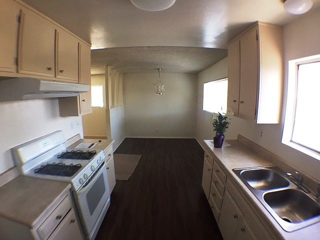 1st image of 380 Woodland Pl
