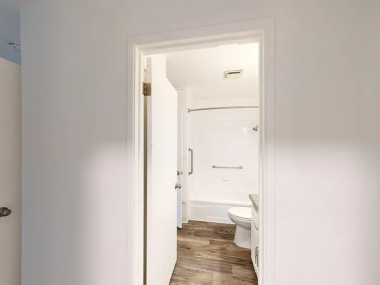 346 Robinson St #40 — Photo 17