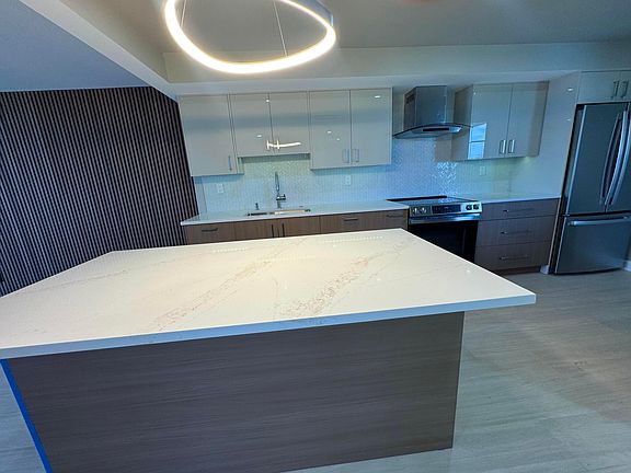 4th image of 12 Royal Palm Way #6030
