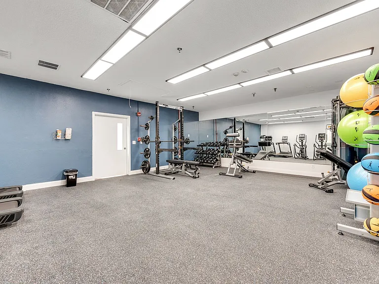 Vivo Living Charlotte (Tryon) — Photo 16