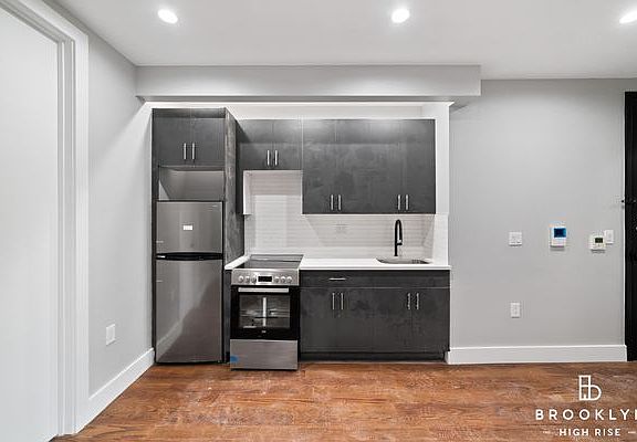 3rd image of 695 Beck St #3B