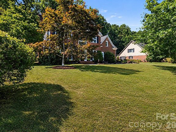2nd image of 635 Highland Ridge Rd