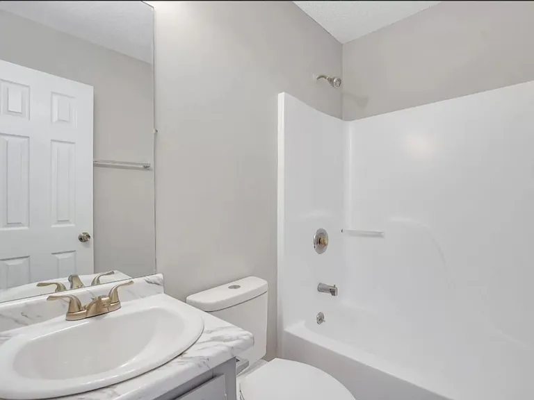 105 NE Shayna Dr — Photo 5