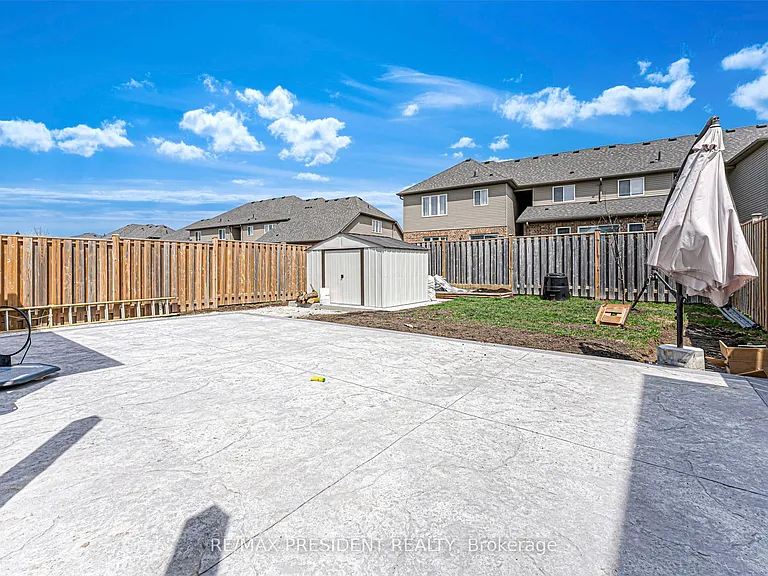 573 Forman Ave — Photo 24