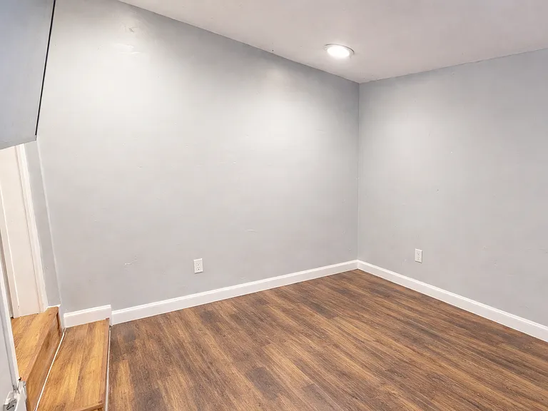 217 Seward Ave NW — Photo 8