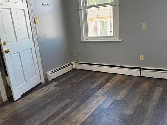 4th image of 11 Deborah St #2