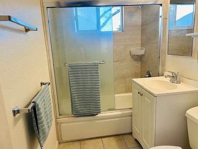 1971 Briarwood Dr Santa Clara 
Hall bath