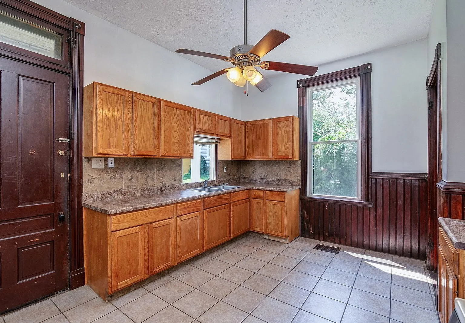 3 bed, 1.5 bath, $2,195 — Photo 3