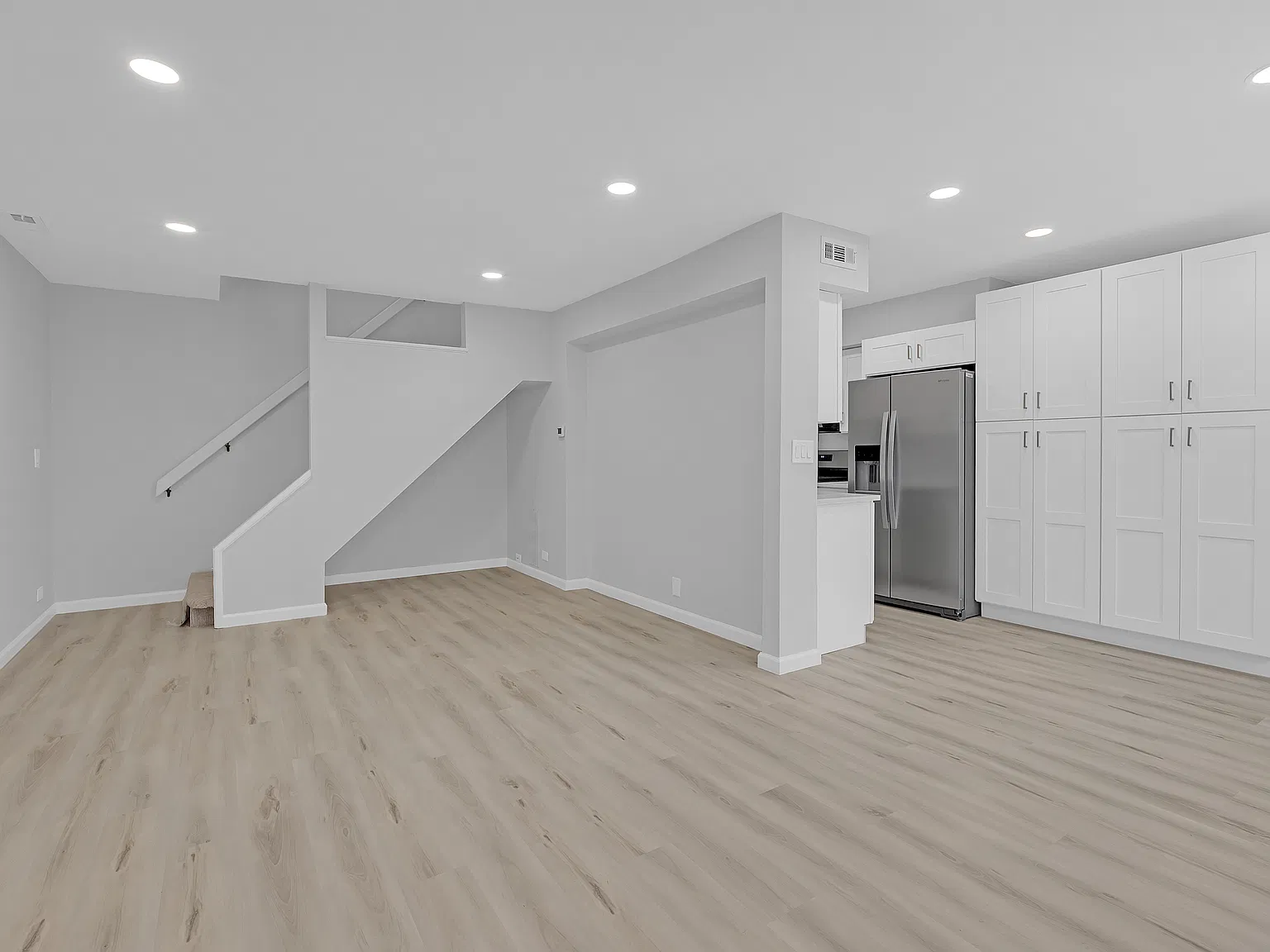 2 bed, 900 sqft, $2,000 — Photo 3
