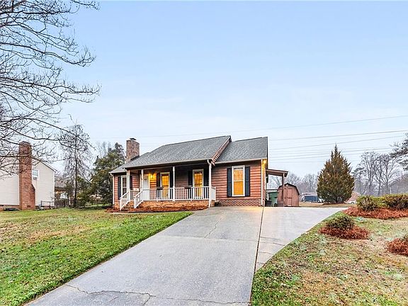 3rd image of 2524 Amity Ave