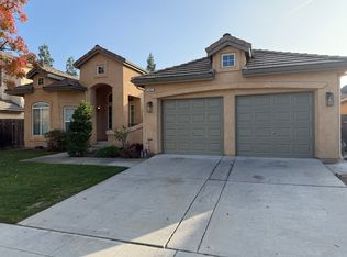 1097 E Sarazen Ave, Fresno, CA 93730