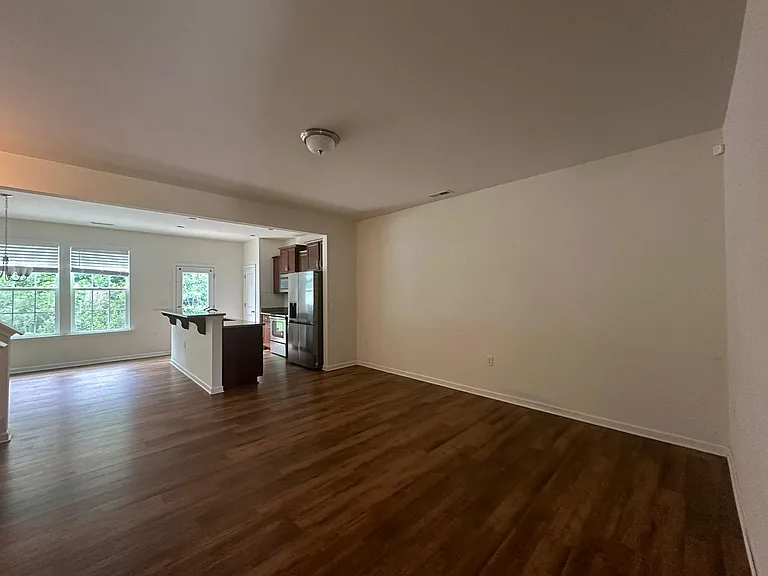 183 Polaris Ave — Photo 2