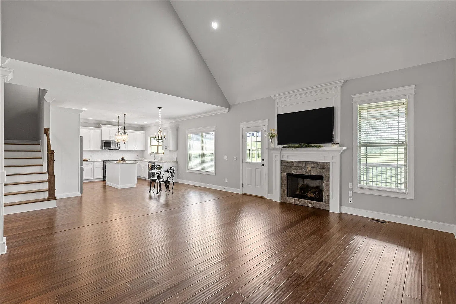 4 bed, 2353 sqft, $3,300 — Photo 4
