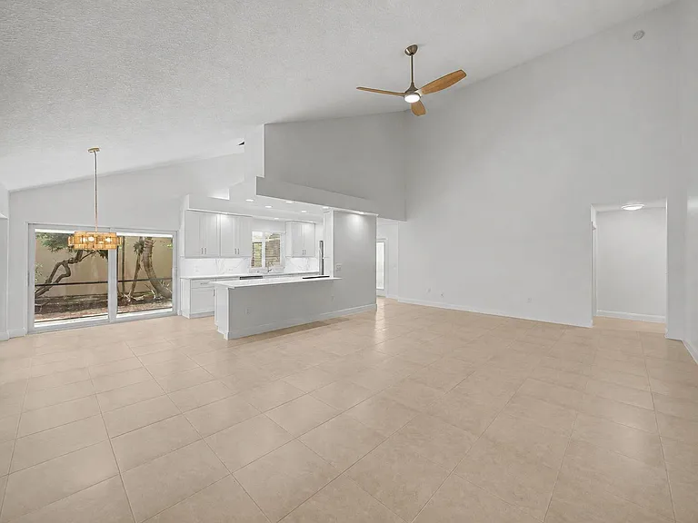 303 Leeward Dr — Photo 13