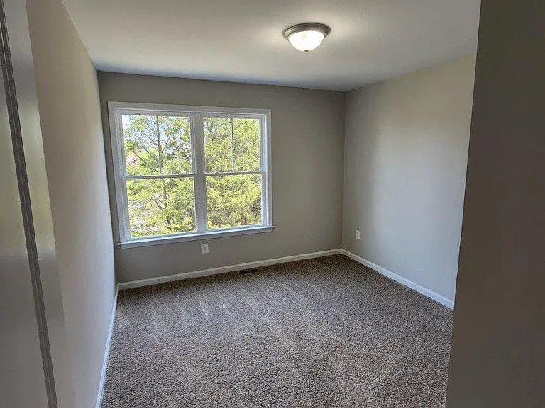 111 Coralyrose Ct — Photo 12