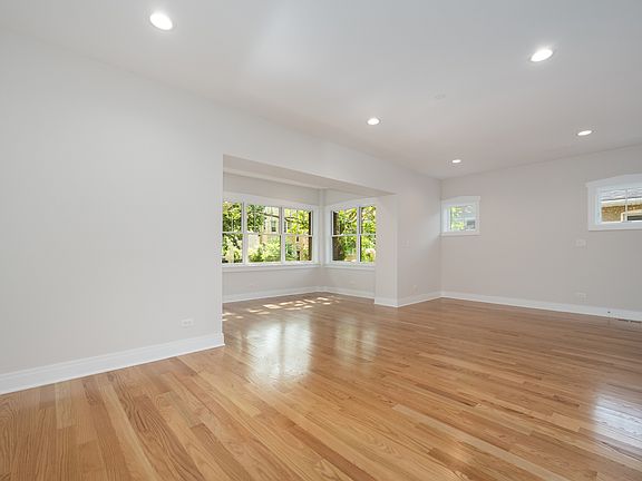 3rd image of 5310 N Spaulding Ave