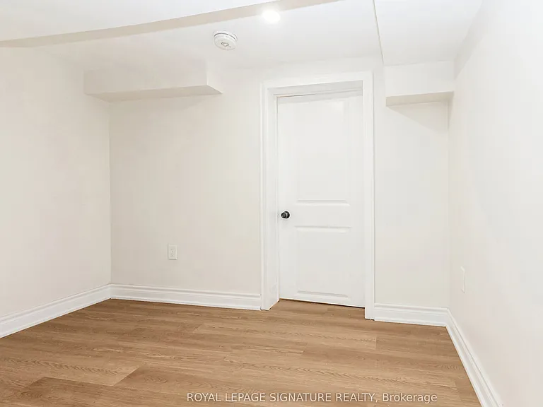 377 Adelaide Ave W — Photo 23