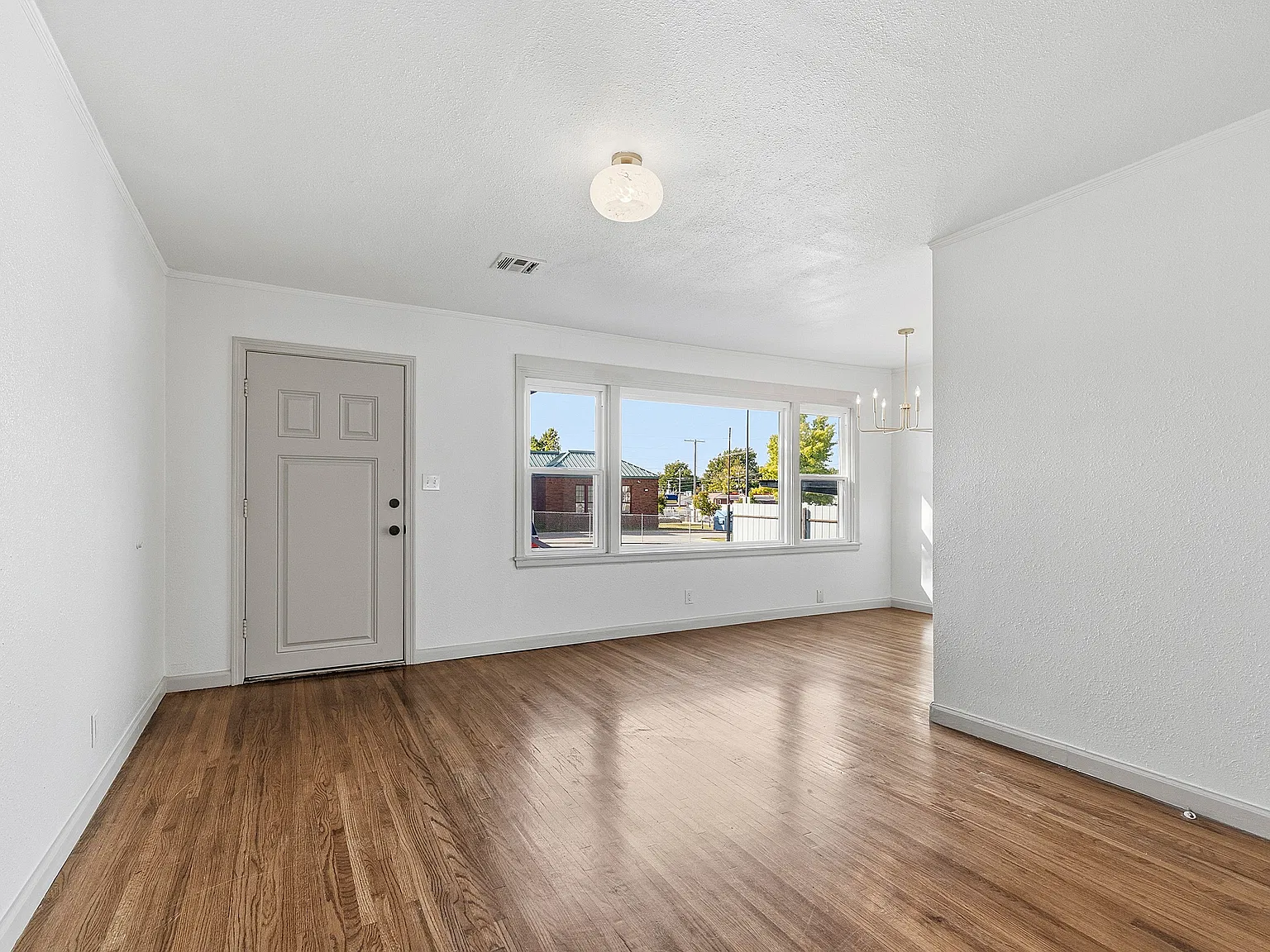 2 bed, $1,300 — Photo 4