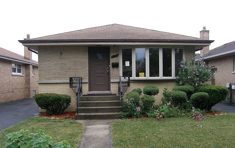 2512 Sheila St photo 1