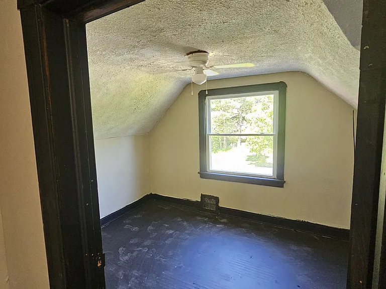 250 Helen Ave — Photo 12