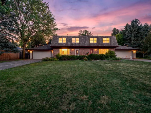 6117 W 105th St, Bloomington, MN 55438
