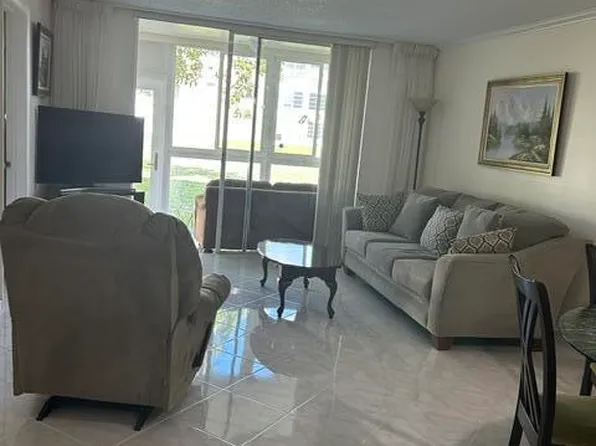8020 N Sunrise Lakes Drive W #111, Sunrise, FL 33322