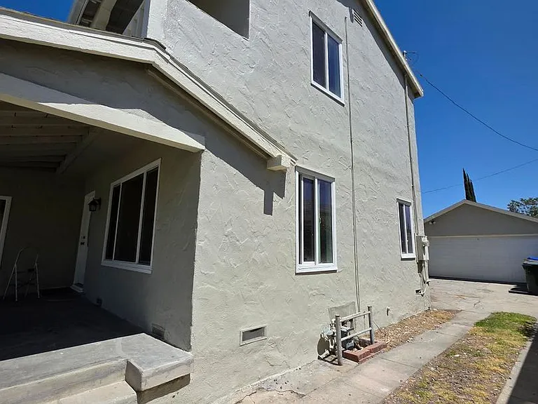 2641 N Arrowhead Ave — Photo 2
