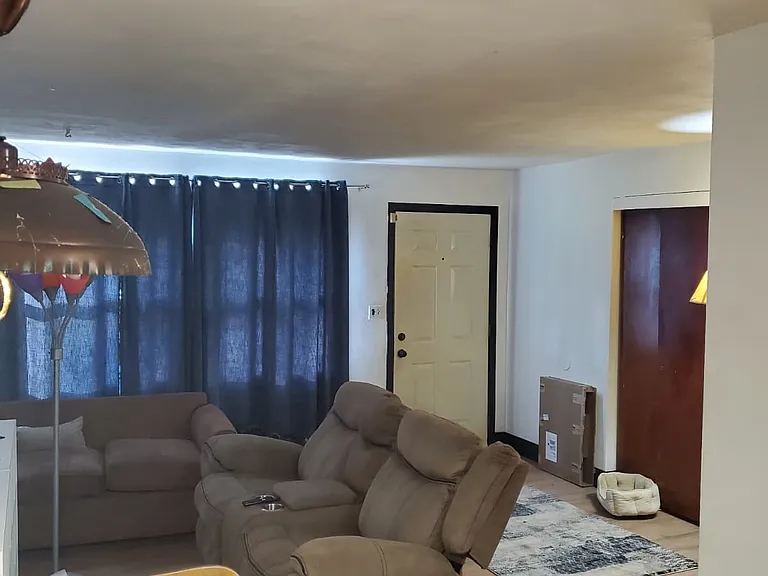 1420 Holly Hill Dr — Photo 2