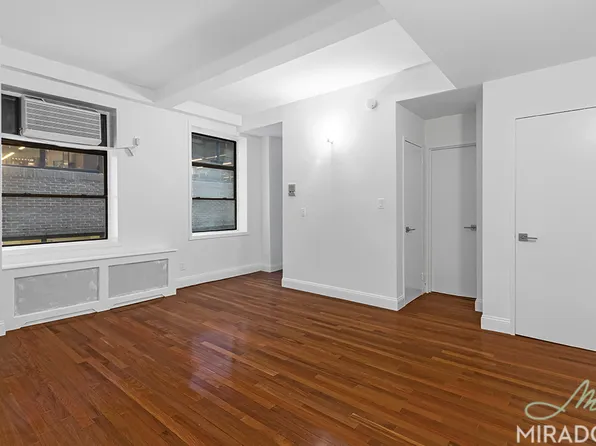 132 East 45th Street image 2 of 11