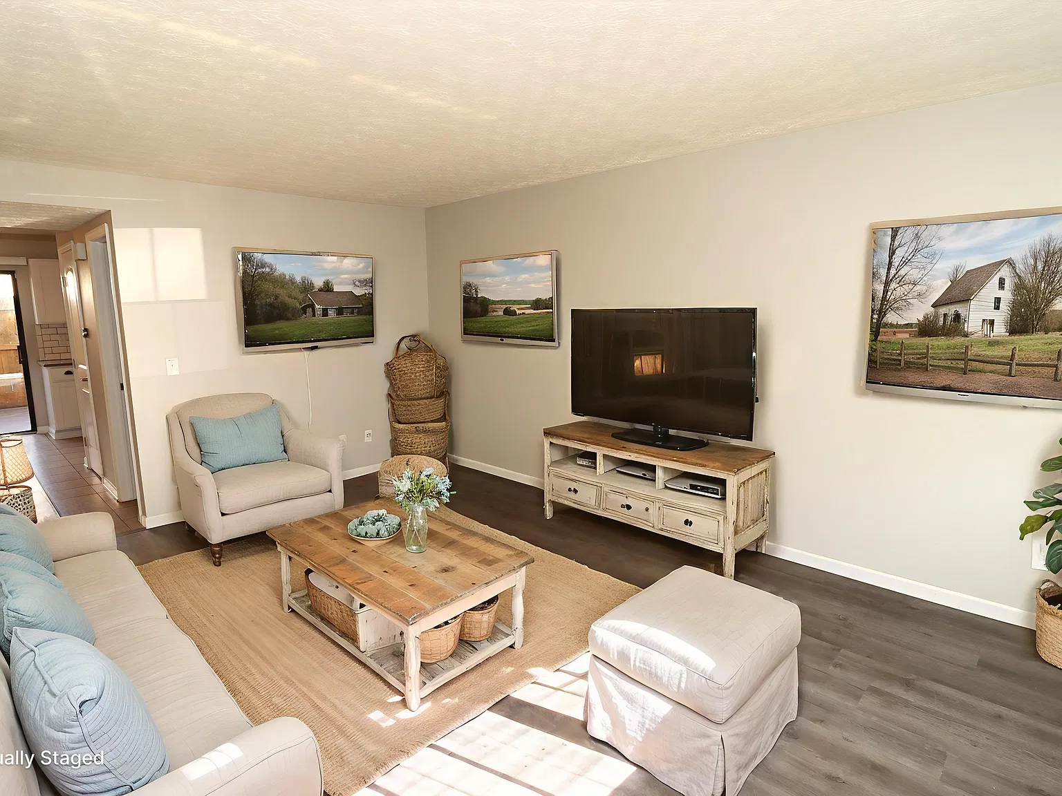 2 bed, 1.5 bath, 1033 sqft, $1,650 — Photo 3