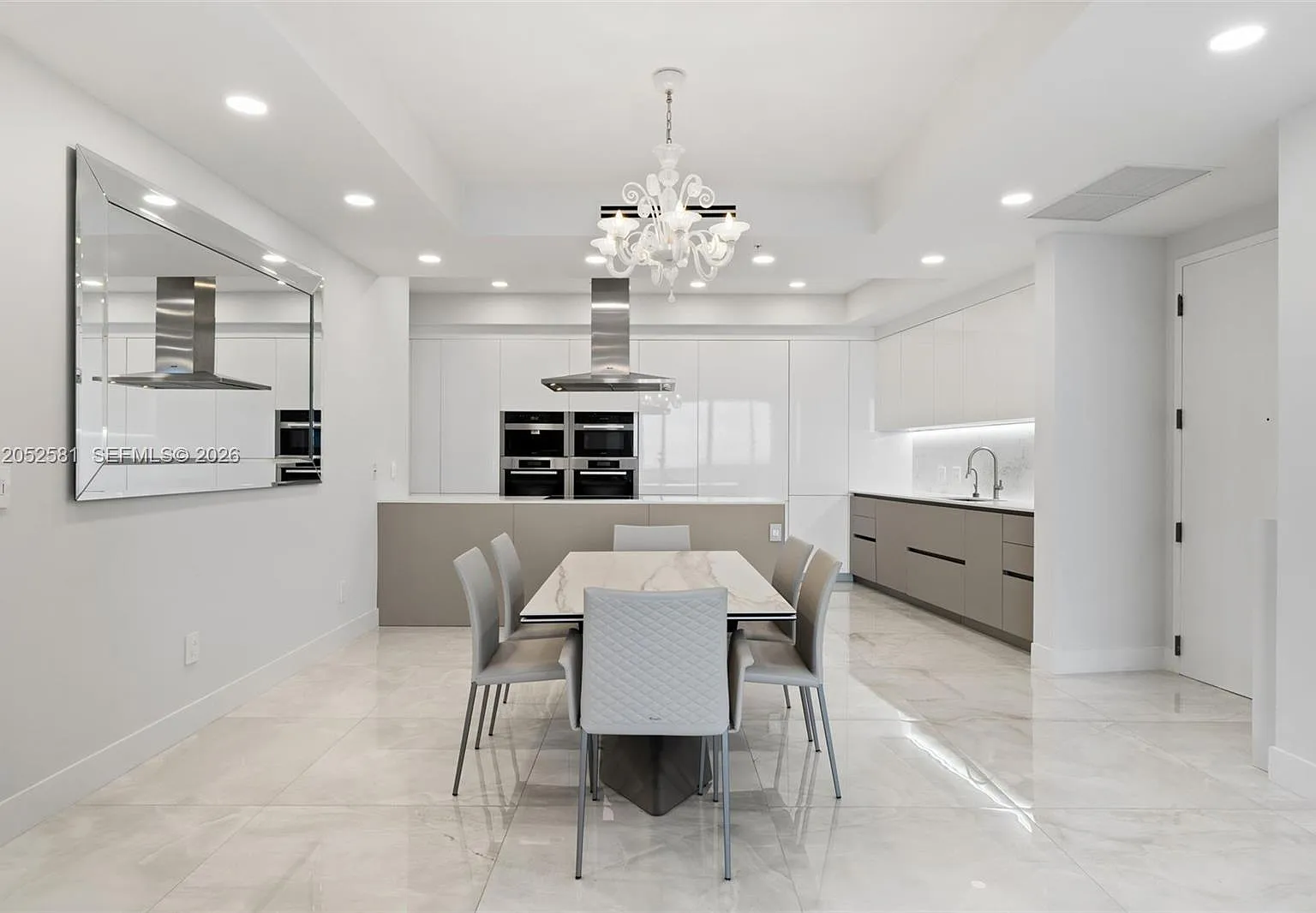 Trump Royale Condo — Photo 2