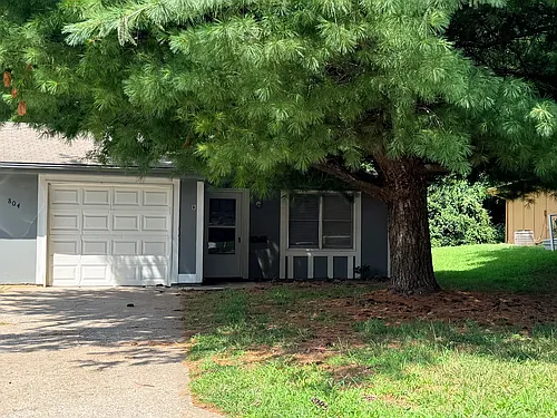 804 NE Banner Dr #B Photo 1