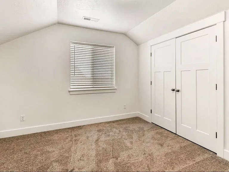 849 N 210 W — Photo 17