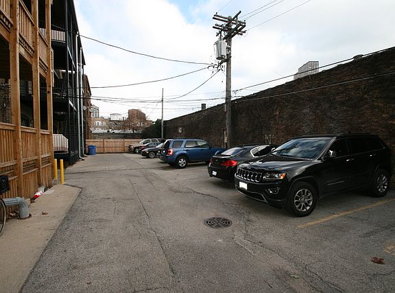 2nd image of 923 W Belle Plaine Ave APT G