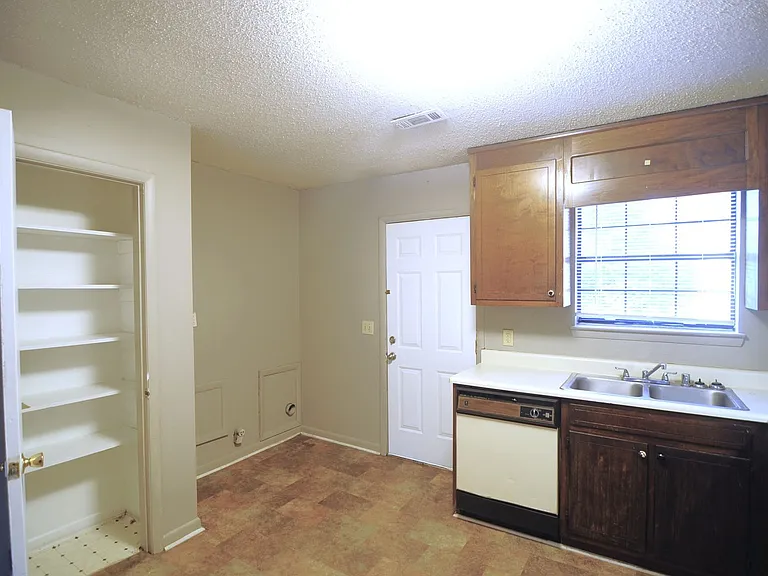 4524 Bonnell Dr NW — Photo 8