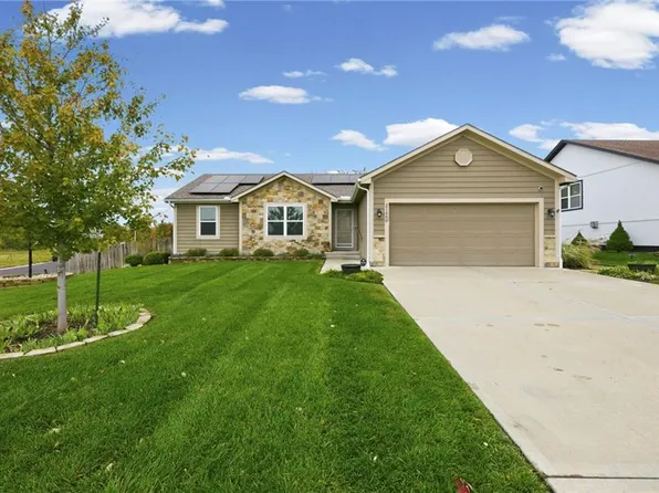 21660 W Johnson St, Spring Hill, KS 66083