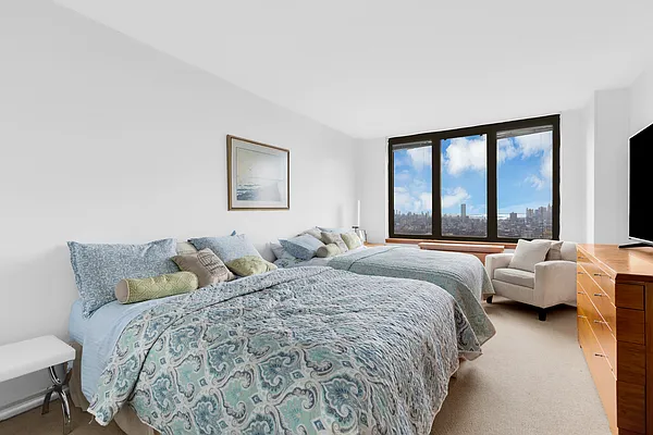 Rented by R New York | media 27