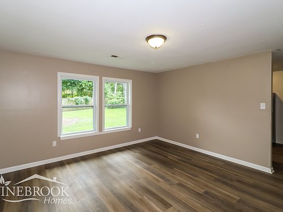 4th image of 3161 Beauchamp Dr