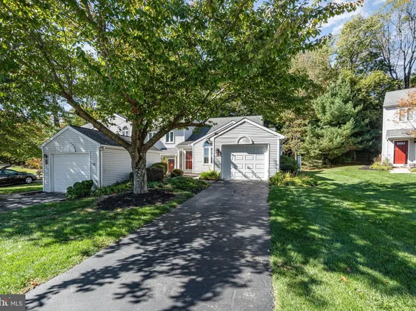 1837 Creek View Dr, New Cumberland, PA 17070