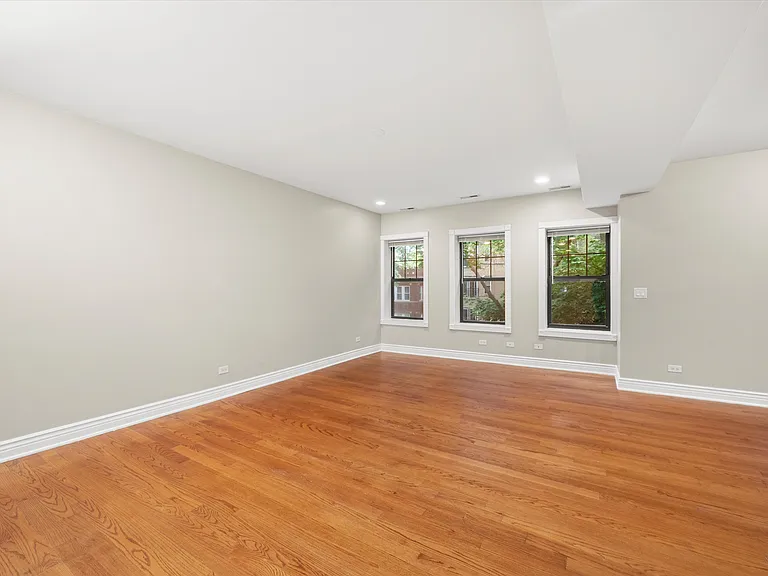 6300 N Rockwell St #B2 — Photo 2