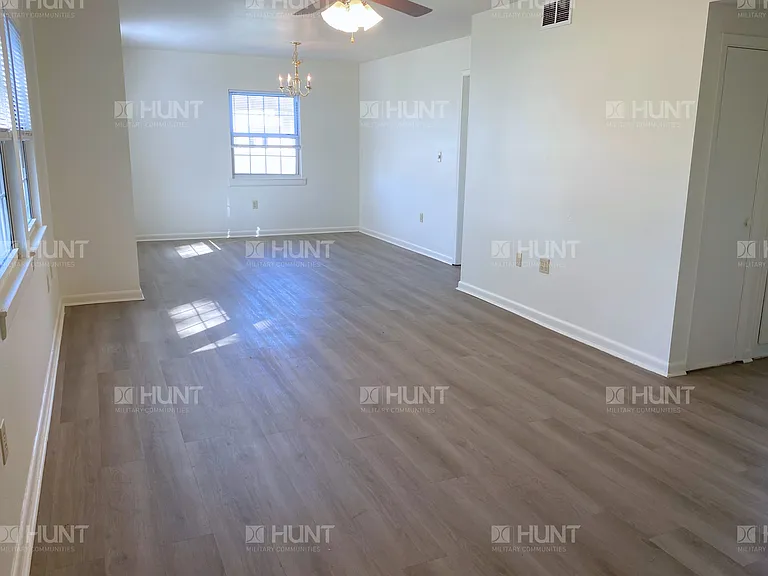402 Langley Dr — Photo 3
