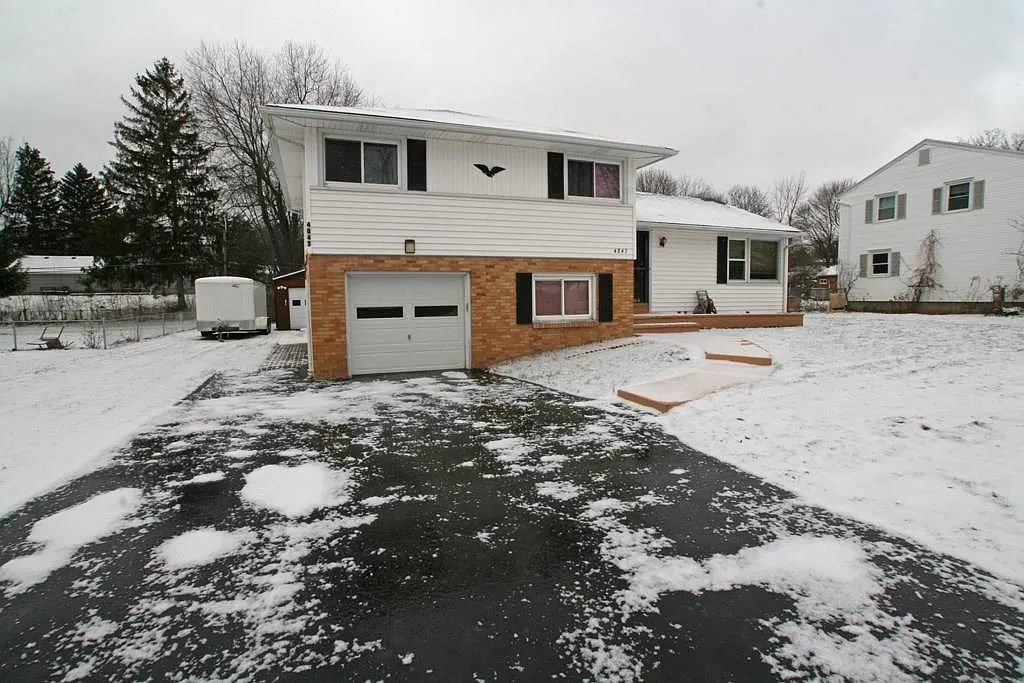 4843 Mount Read Blvd photo 1